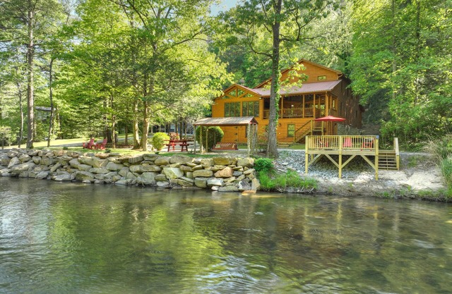CABINA FANTÁSTICO CON ACCESO FÁCIL REALMENTE AL TOCCOA RIVER !!!