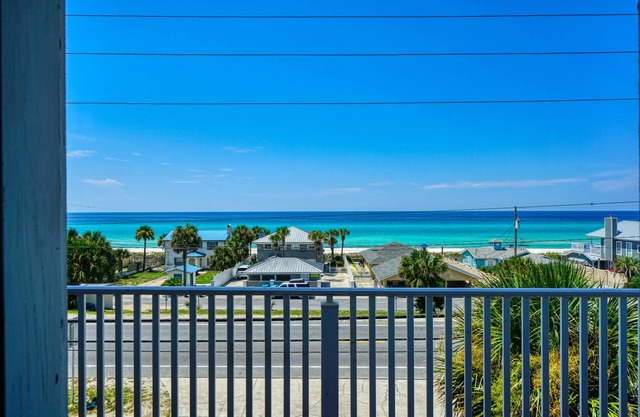 TOES IN THE SAND!!! Gorgeous Gulf views! 50 FT to the beach!!!