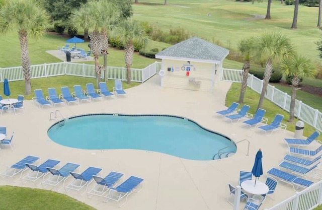Top-Floor 2BR Condo with Elevator, Golf & Beach