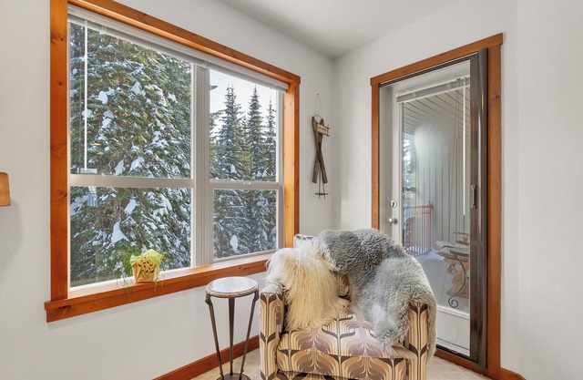Muy raro de un dormitorio Creekside Slopeside Condo - Sleeps 4 - Pet Friendly