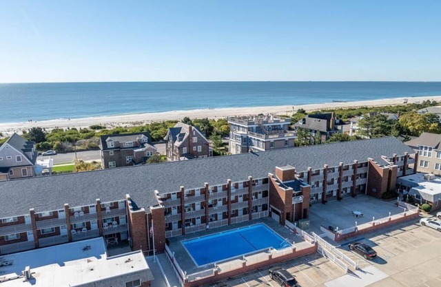 Top Floor Cape Roc Condo, beach block and glorious views!