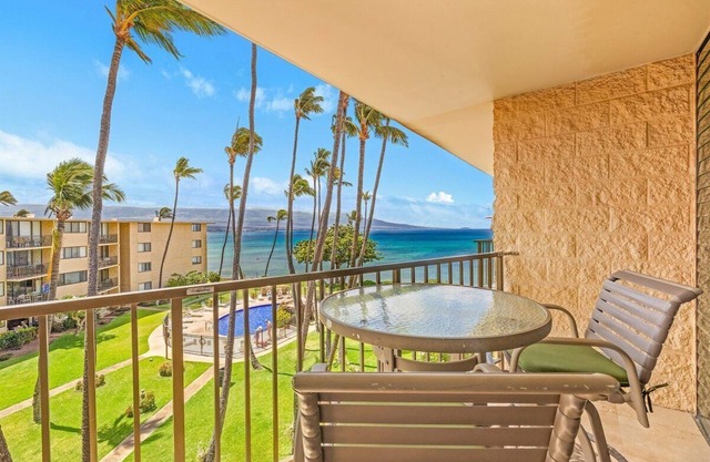 Kanai A Nalu 408 - Top Floor Oceanfront Condo