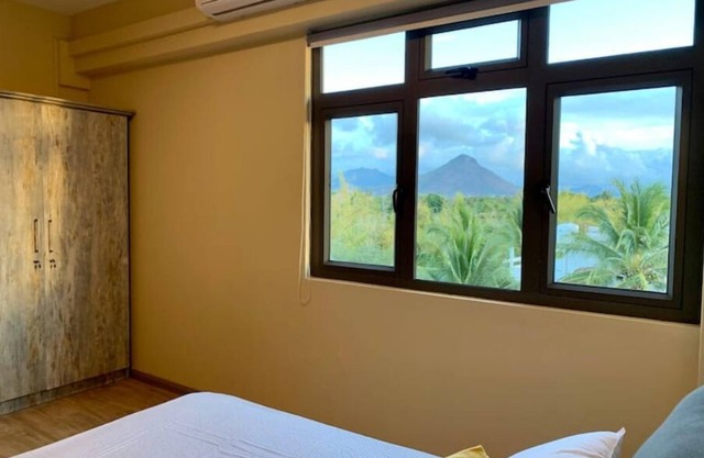 Top floor, Panoramic views, 2 mins from the beach