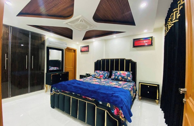 Top Rated Luxury Apartment in Bahria Town, Lahore