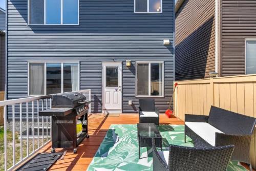 Top Rated Luxury House with Central AC, Double Garage Parking, 2 Kitchens, 5 Bedrooms & More!