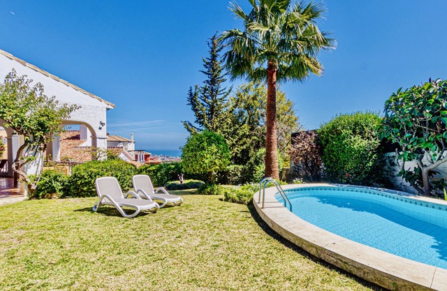 VILLA SUPERIOR: Jardín de lujo piscina vista mar Wifi Benalmadena Pueblo