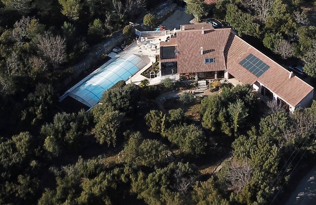 Totally private 8 adults plus 2 children luxe villa with heated swimming pool