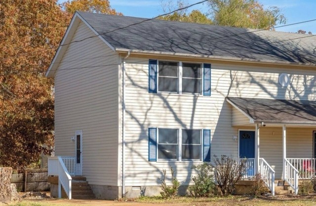 “Town and Around” Charming 3-bedroom townhome in Nashville pet friendly