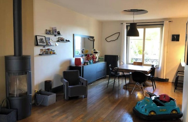 Town house near train station