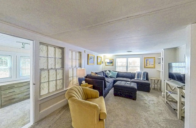 Town of Rehoboth Beach apartment w/patio, grill, 2 blocks from beach