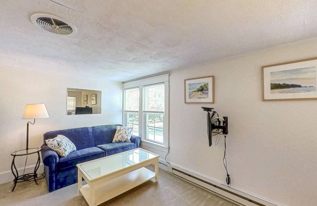 Town of Rehoboth Beach apartment w/patio, grill, 2 blocks from beach