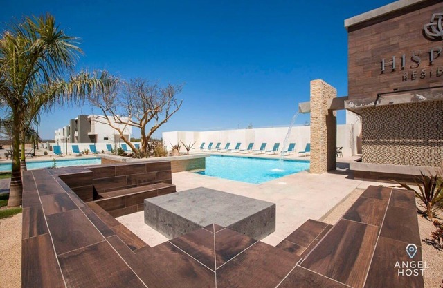 New Townhome w/Private Patio, Parking &Pool Onsite
