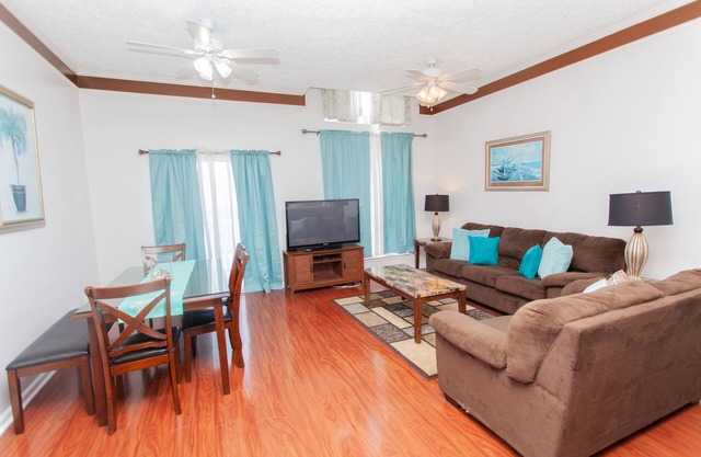 Townhouse w/Gulf Views! Very Short walk to the Beach! Next to Pool!