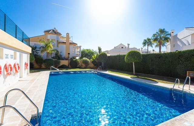 BONITA CASA CON JARDIN EN LA PLAYA