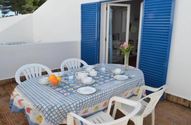 Casa adosada con terraza dentro de una comunidad cerrada, Alvor-ant. TUI