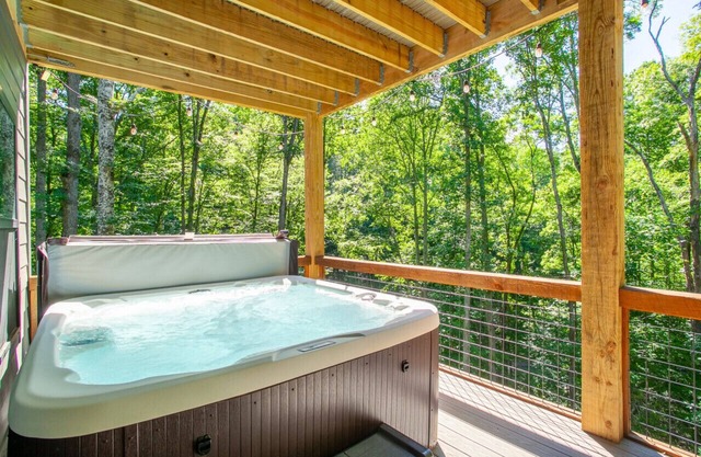 Townsend Gem: Retreat with Hot Tub & Fire Pit