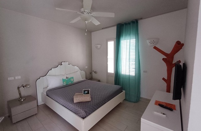 Tracadero Marina 71 Apt, 1 Hab.