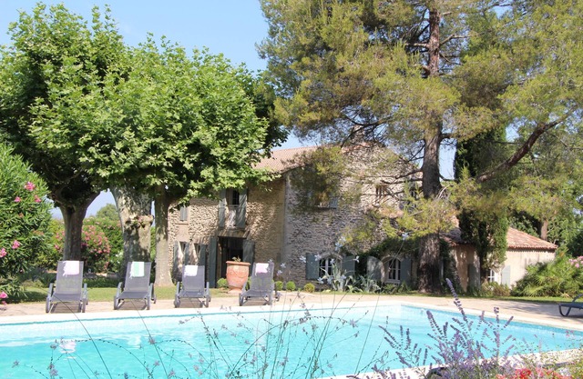 Cortijo tradicional de piedra, reformado, encanto, plátanos, piscina, tranquilo, familiar
