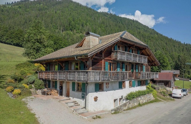 Chalet Gueret - sleeps 14, summer pool, sauna, catering/transfers as required