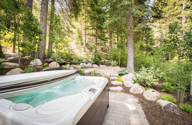 Trailside in Alpine by Tahoe Getaways - Pet-Friendly 6BR w/ Hot Tub & Shuttle