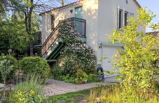 Tranquilo apartamento para huéspedes de 1 bd en finca española, terraza con vistas a la montaña