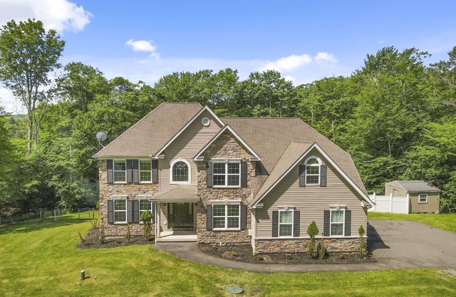 Tranquil Bliss: Poconos Retreat at Fawn Ridge Estate