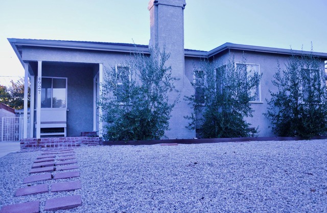 Tranquil Toluca Lake Charmer