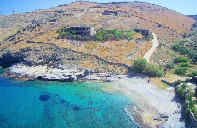 Tranquilo, privado, lujoso, espacioso, aislado, 2 bdr -2 bahrm, en la propia playa