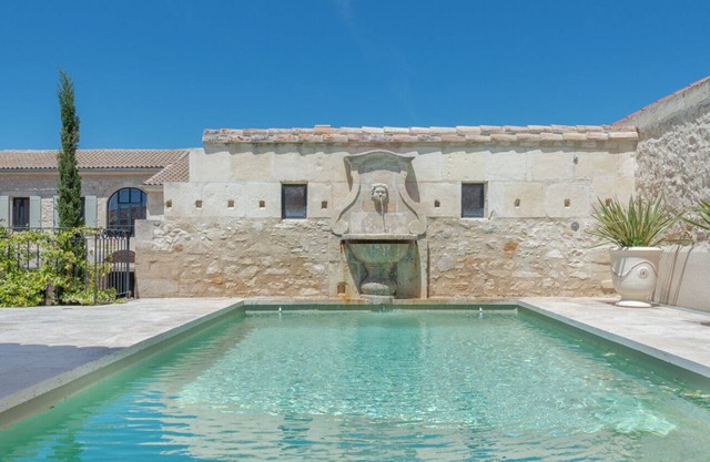 Casa rural tradicional y provenzal con piscina climatizada y jacuzzi en Provenza