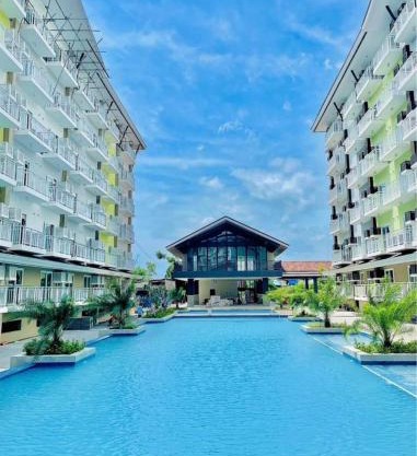 Travelers Chamber- Amani Grand Resort Mactan, 3-5 minutes to Mactan Airport