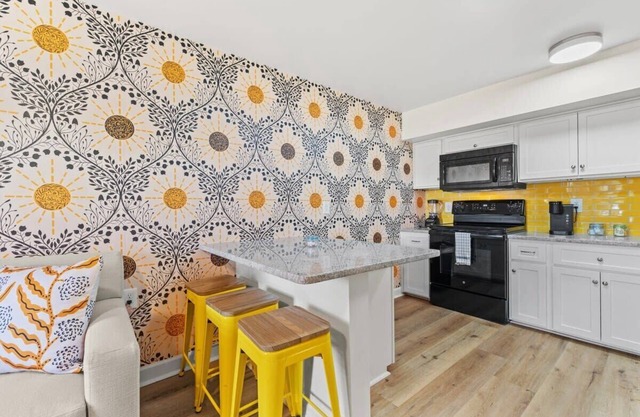TreeHouse Lodge, Walk to Beach, Pet-Friendly 101