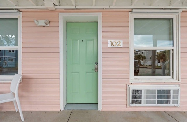 TreeHouse Lodge,Walk to Beach,Pet-Friendly 102