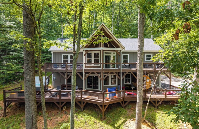 Treetop Escape A-Frame Chalet Sauna Game Room