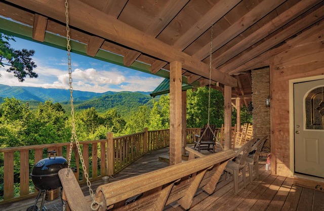 TreetopRetreat: MtnViews*HotTub*WiFi*OutdoorFireplace