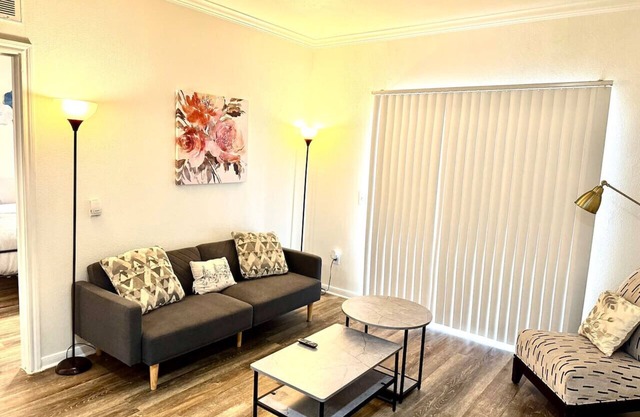 Trendy 1 Bed Apt near MDC with Pool & Gym access