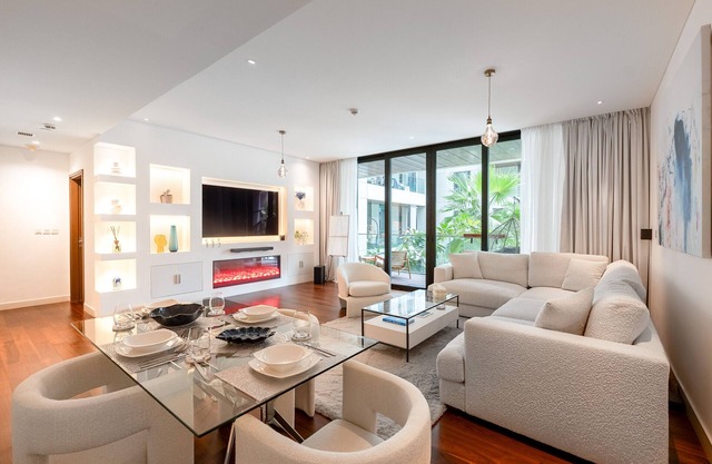 Trendy City Walk Living w/ Pool View Balcony