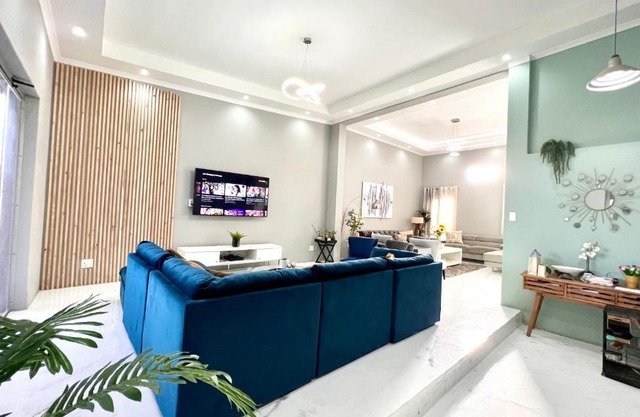 Trendy spacious house with continuous wifi even during load shedding within Century City area