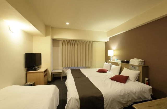 Triple Room Smoking / Osaka Ōsaka