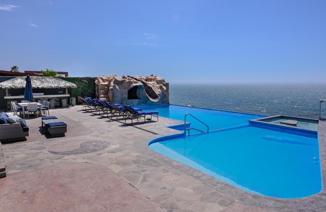 Tritons Place-Half Acre Oceanfront Paradise With Private Pool, Jacuzzi, Fire Pit, Beach Access