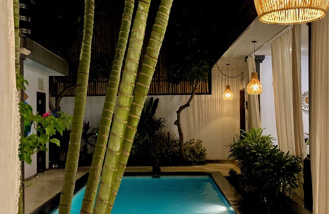 Tropical 2BR Villa with Pool in Canggu
