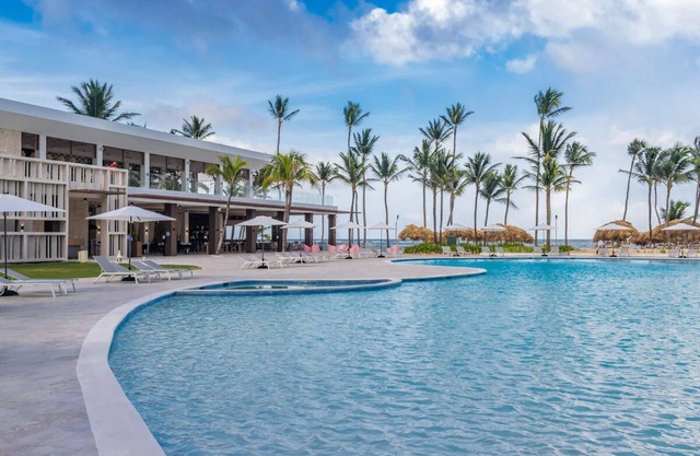 Tropical Deluxe Room at Tropical Deluxe Princess! Outdoor Pool, Beach Access!