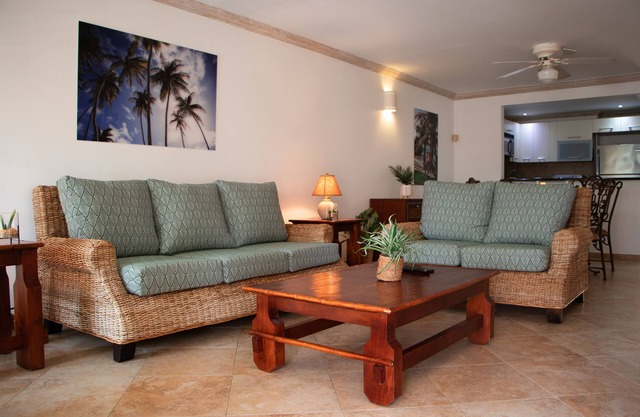 Tropical Oasis: Condominium in St. Lawrence Gap