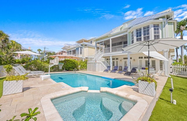 Tropical Paradise on Captiva – Stunning 7-Bedroom Home Just Steps from the Beach