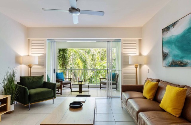 Three Bedroom Apartment with Rooftop Spa and BBQ at Beach Club