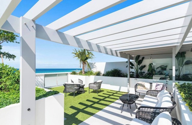 Tropical Tides Resort Style Chic at Palm Beach