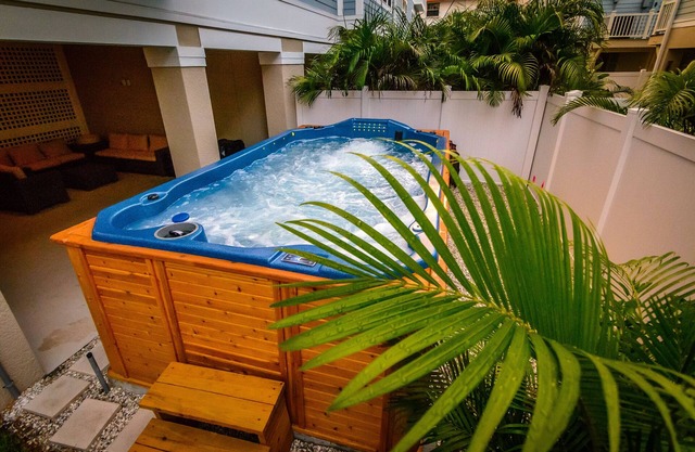 Casa grande con un spa de natación gigante + Pasos a la arena!