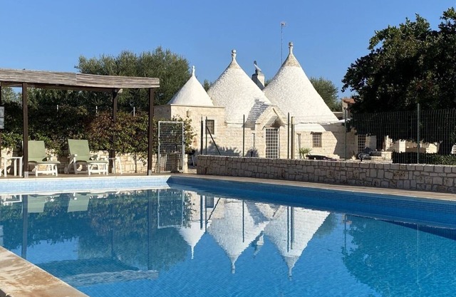 Trullo tradicional, ubicación rural, piscina privada cerrada, uso exclusivo