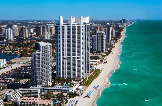 Trump International Deluxe Oceanfront Room w/ Incredible Water Views & WiFi