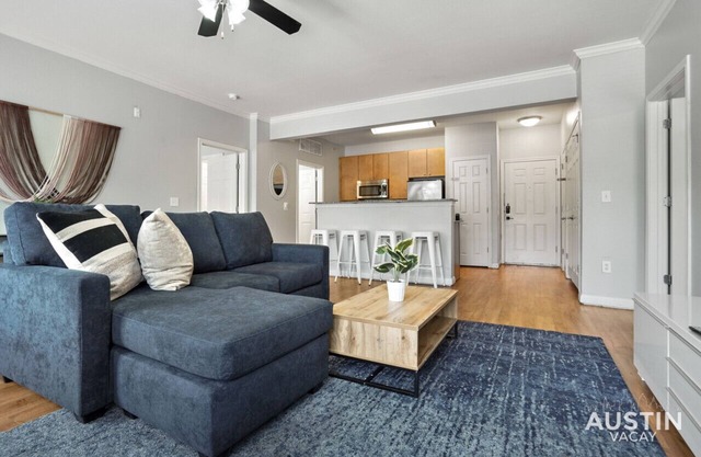 Charming and Spacious Apt in Austin with a Pool!
