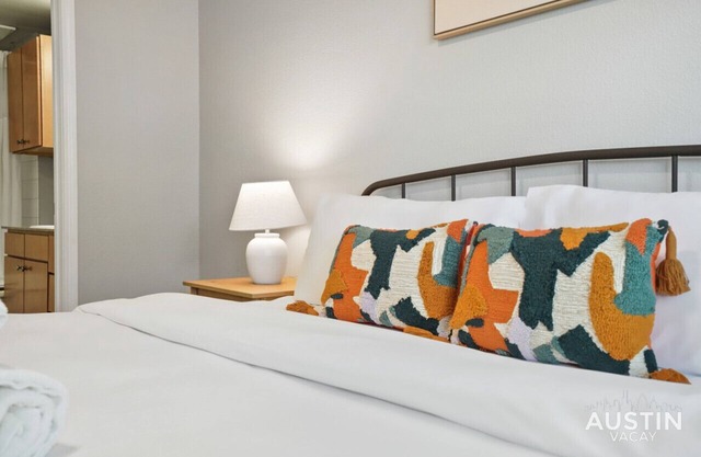 Extremely Comfortable King Beds in Super Cute Apt